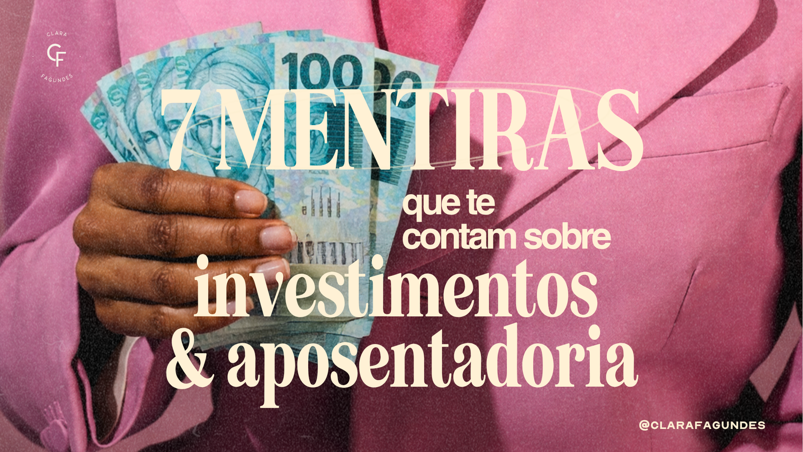 imagem de mulher usando terno cor de rosa e com dinheiro na mão.